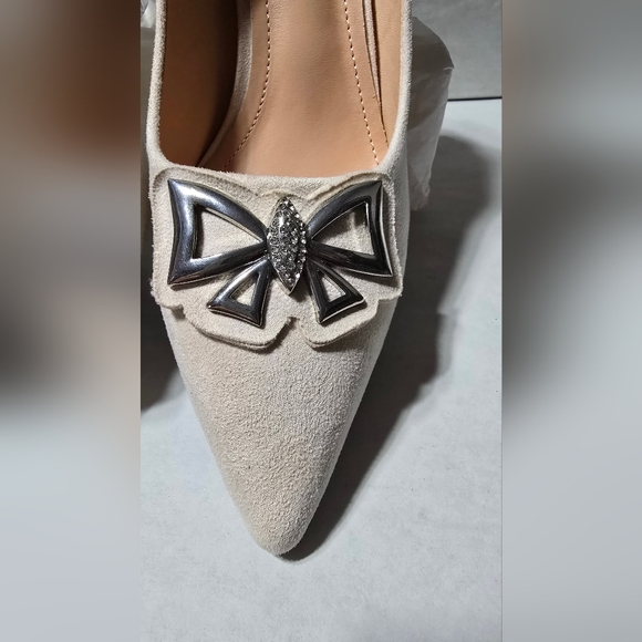 New Womens Beige Suede Clear Heel, Pointed Toe Pumps w/ Accent Bow Size (41) 10M - Picture 4 of 6